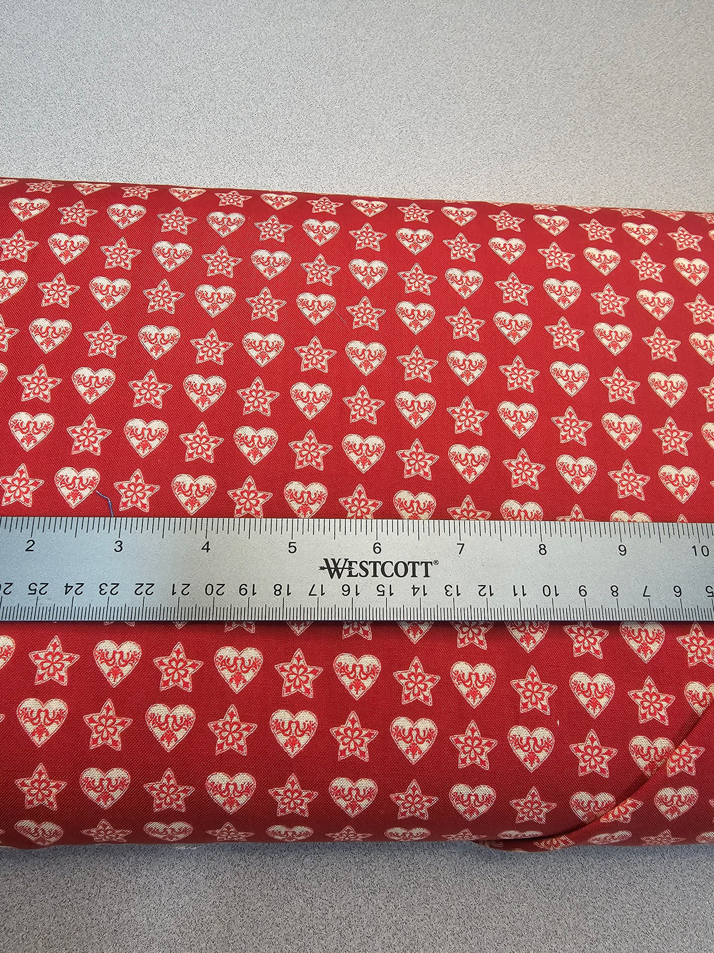 8296 Benartex Designer Fabrics Nordic Noel Nordic Hearts Red 12314-10