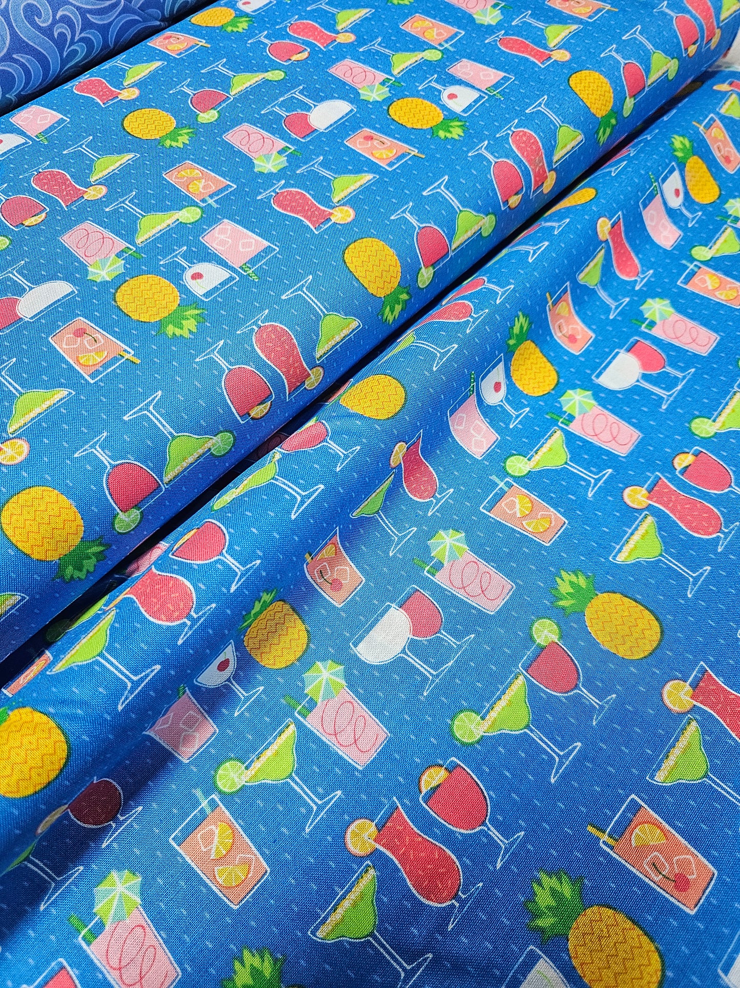 1588 Emma and Mila Summer Drinks on Blue