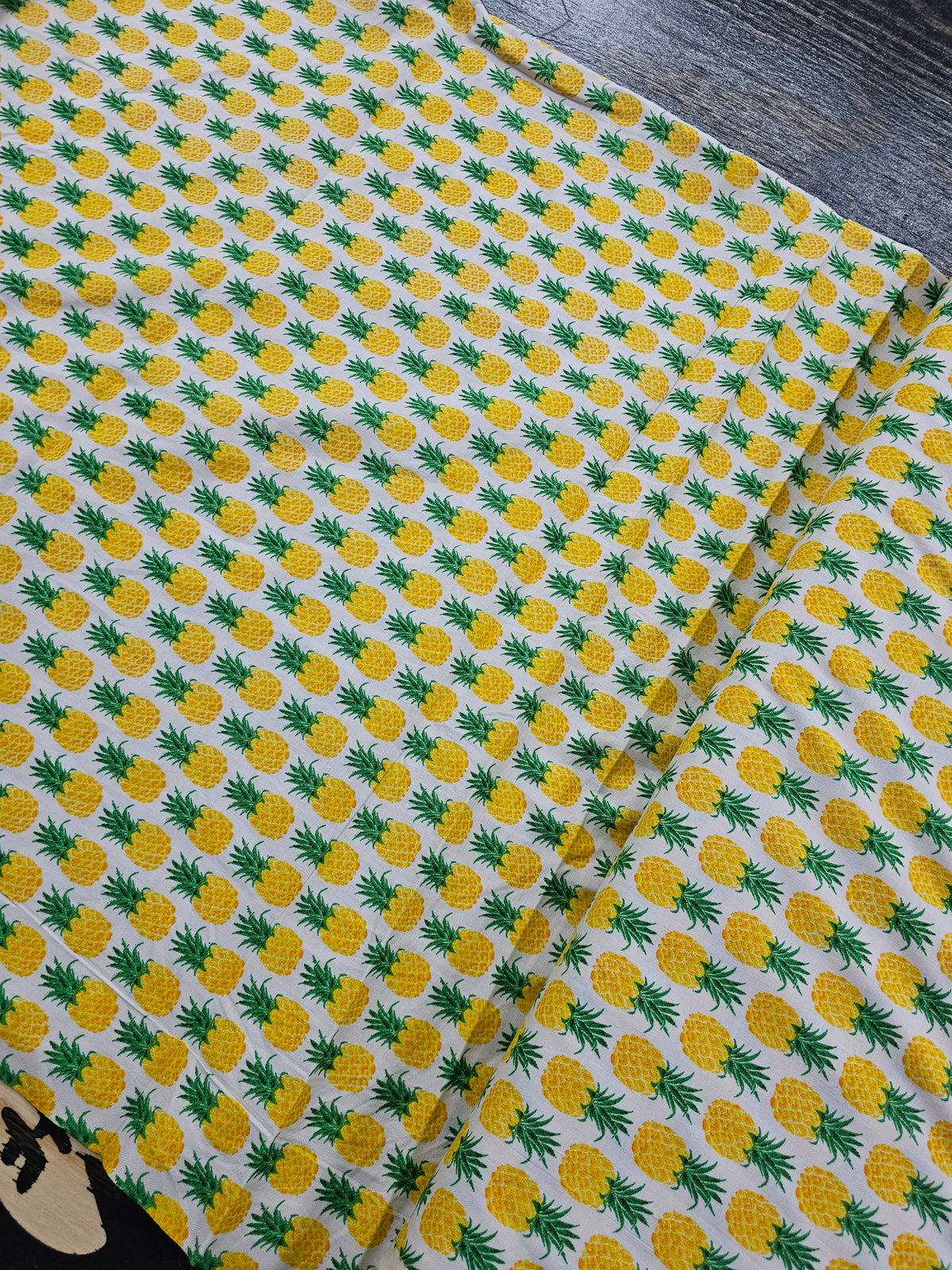 1162 Pineapples on White