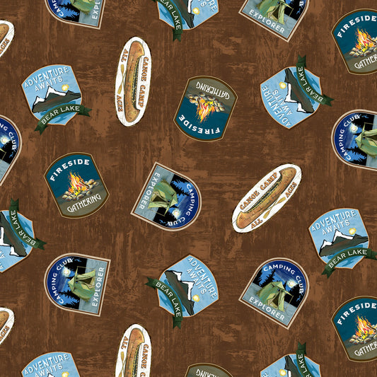 8731 Wilmington Prints Lake Adventure Badge Toss Brown 3015-90515-257